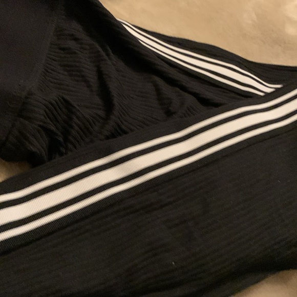 3 pairs of work out pants. Smoke & pet free home. - Picture 7 of 7